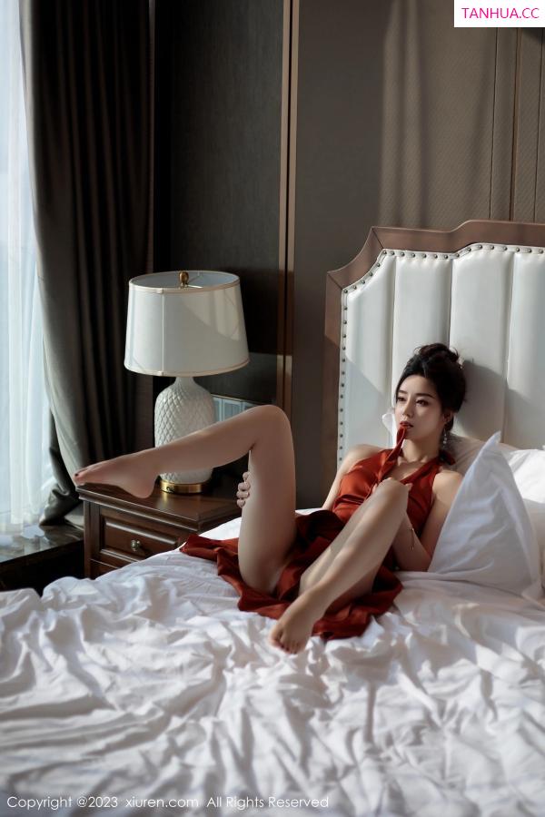   [XiuRen]高清写真图 2023.06.06 No.6861 苏曼兮 新人美腿第20张图片
